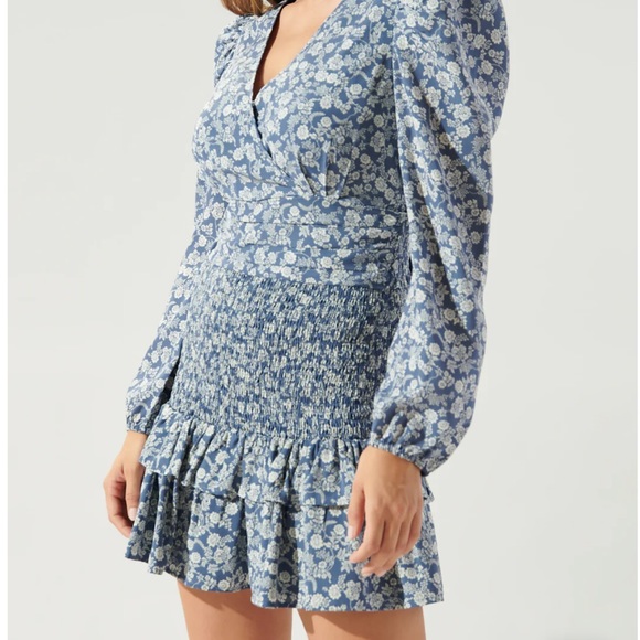 🆕️ Sugarlips Set of Top + Skirt with Smocked Waist in Blue & White Print. NWT - Picture 2 of 14